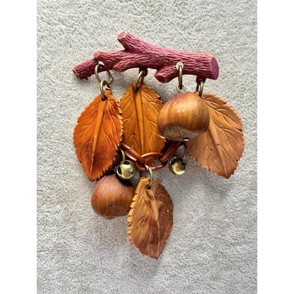 VTG 40s BAKELITE Brown Wood BranchLeaves Hazelnuts Pin Brooch Tested